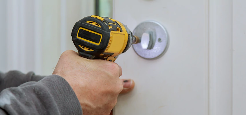 Street Locksmith For Smart Lock Repair in Batavia, IL